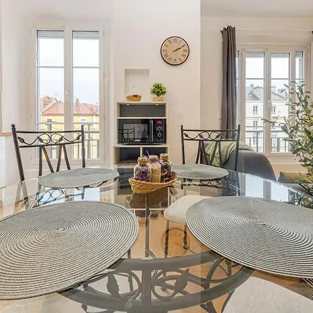 Apartment Entre Gare Et Centre-ville: Lit Double, Wifi Grenoble