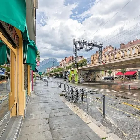 Entre Gare Et Centre-ville: Lit Double, Wifi Apartment *