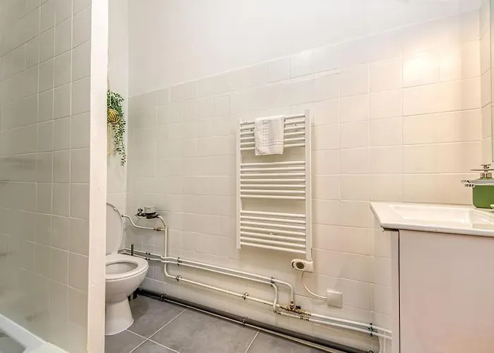 Entre Gare Et Centre-ville: Lit Double, Wifi Apartman